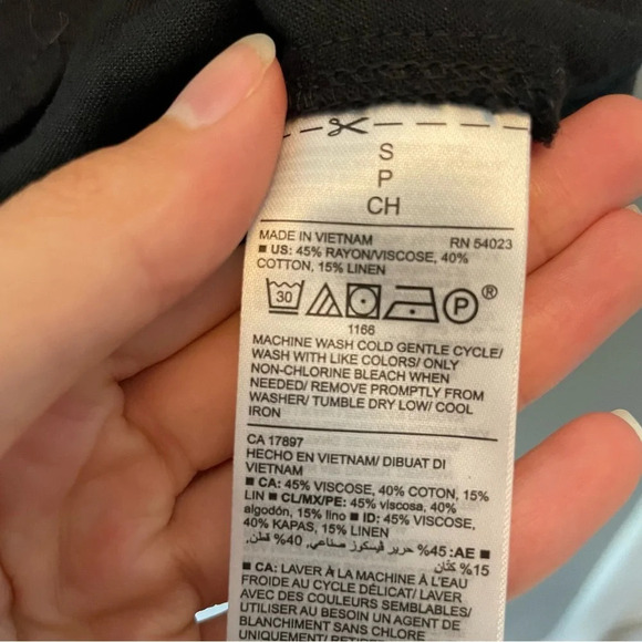 Old navy black linen one shoulder ruffle top size small - Picture 10 of 10